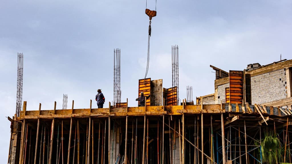 Vista de obra en desarrollo para proyecto urbanístico-industrial